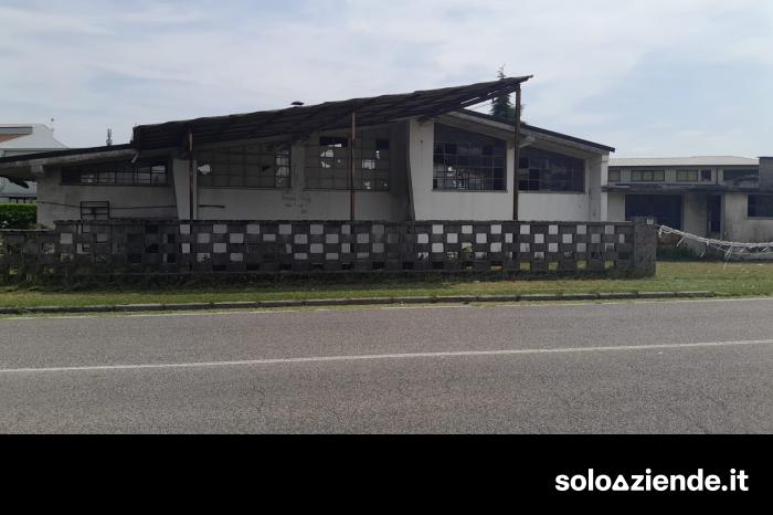 Vendita Fabbricati industriali - Capannoni CAPANNONE COMMERCIALE ARTIGIANALE a Pordenone (PN)